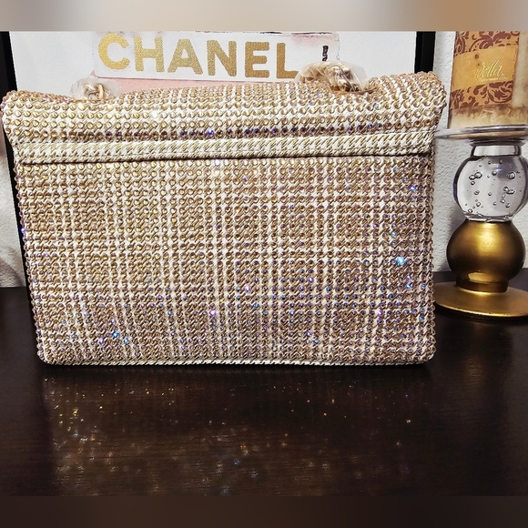 Kurt Geiger London Brixton Lock Shoulder Bag. - Picture 3 of 9